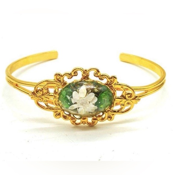 Jewelry - Elegant Gold and Green Resin Floral Bracelet